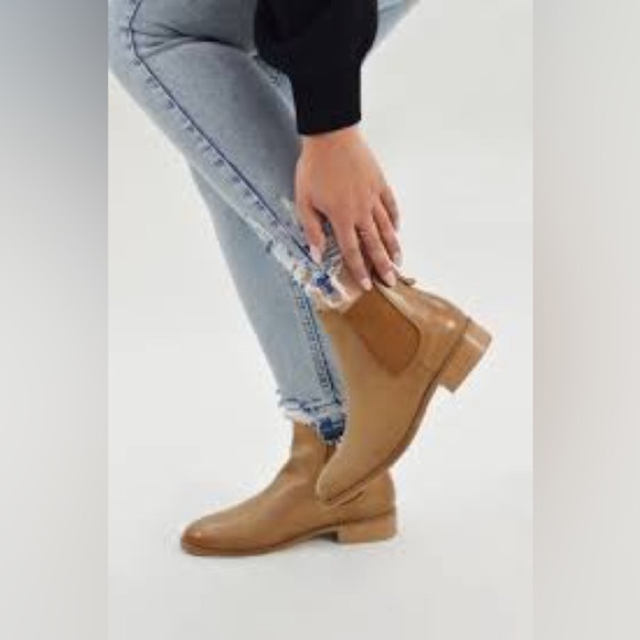 Ardene Shoes - Tan Ankle Boots - like new worn one time